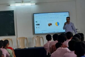 Our guest Prof. Mahajan Sir addressing the students
